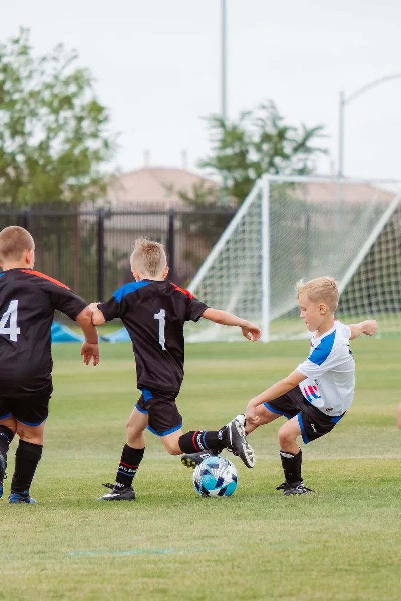 【育児】子供にサッカーを始めさせよう！メリットとデメリットを徹底解説